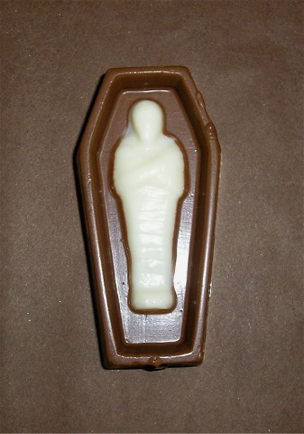 Chocolate Coffin With Mummy